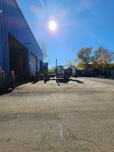 More Photos Of 16340 S Crawford Ave, Markham Warehouse For Lease