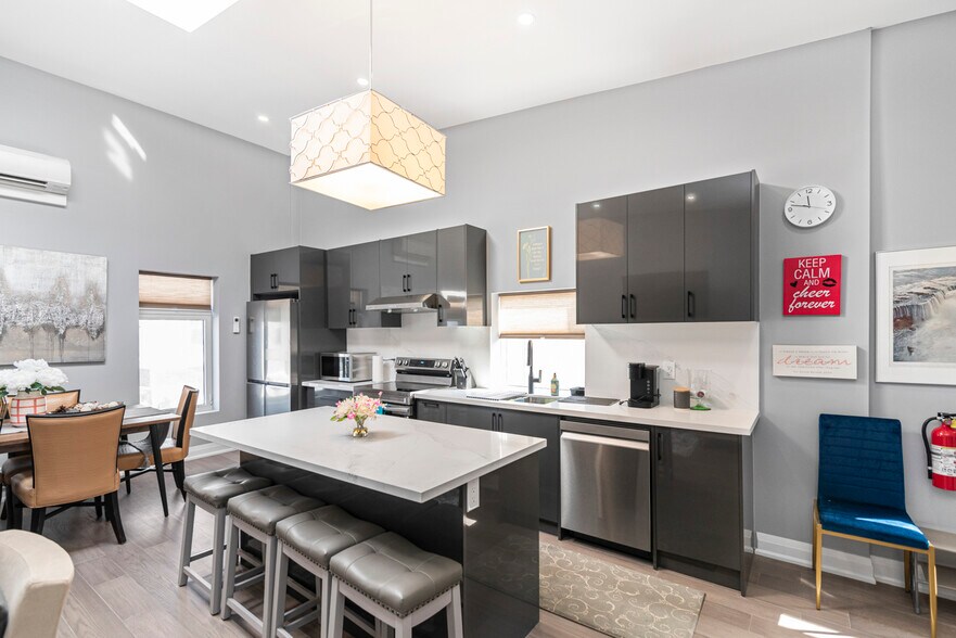 More Photos Of 5848 Ferry St, Niagara Falls General Retail For Sale