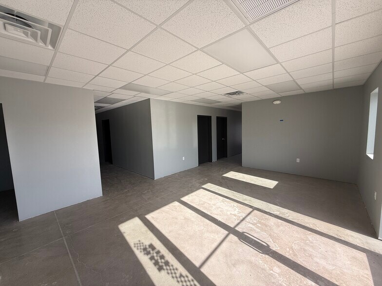 More Photos Of 1602 S Midkiff Rd, Midland Warehouse For Lease