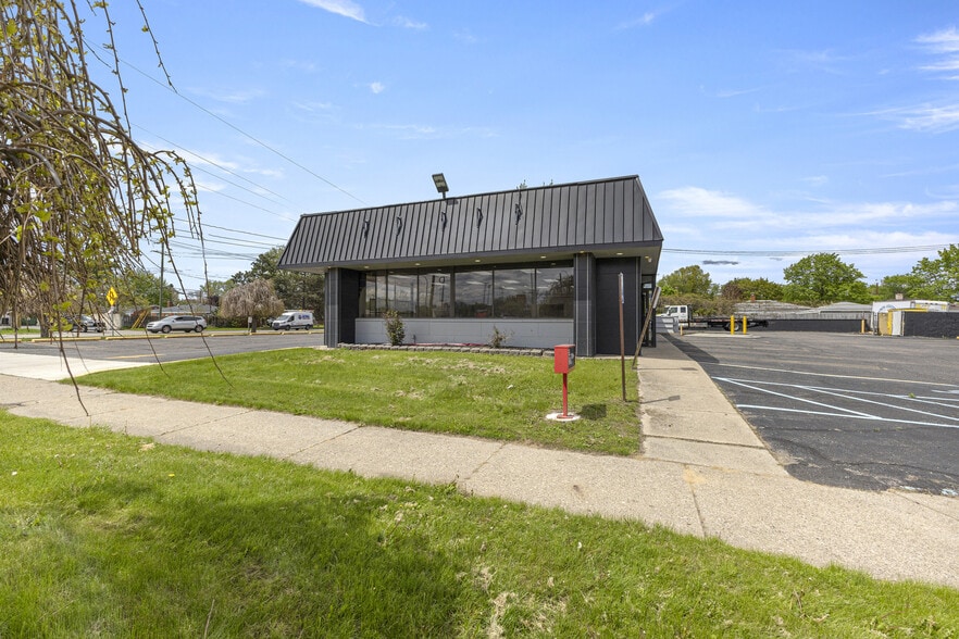 Primary Photo Of 32788 Cherry Hill Rd, Garden City Restaurant For Lease