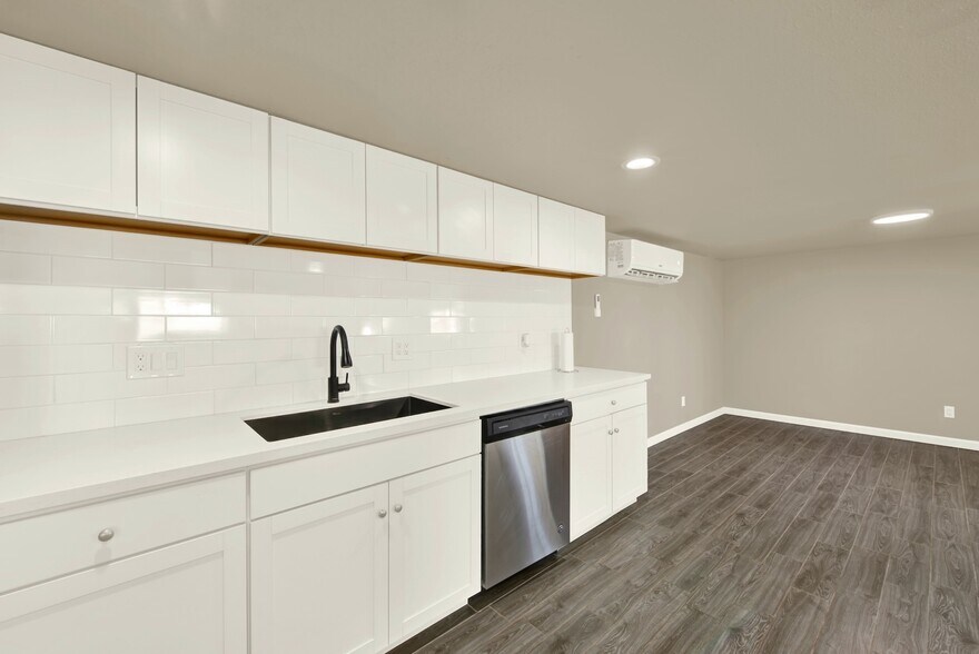 More Photos Of 124 S Porter Rd, Dixon Service For Sale