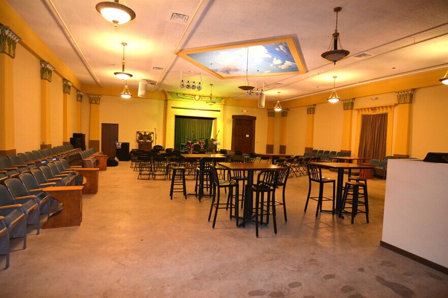 More Photos Of 130 N 1st St, Wausau Storefront Retail Office For Lease