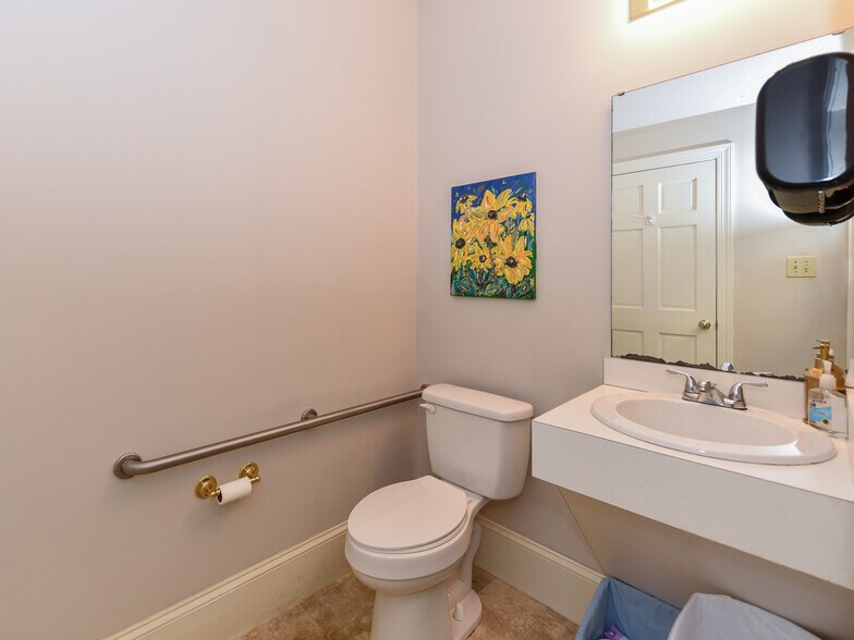 More Photos Of 5561 McNeely Dr, Raleigh Office For Lease