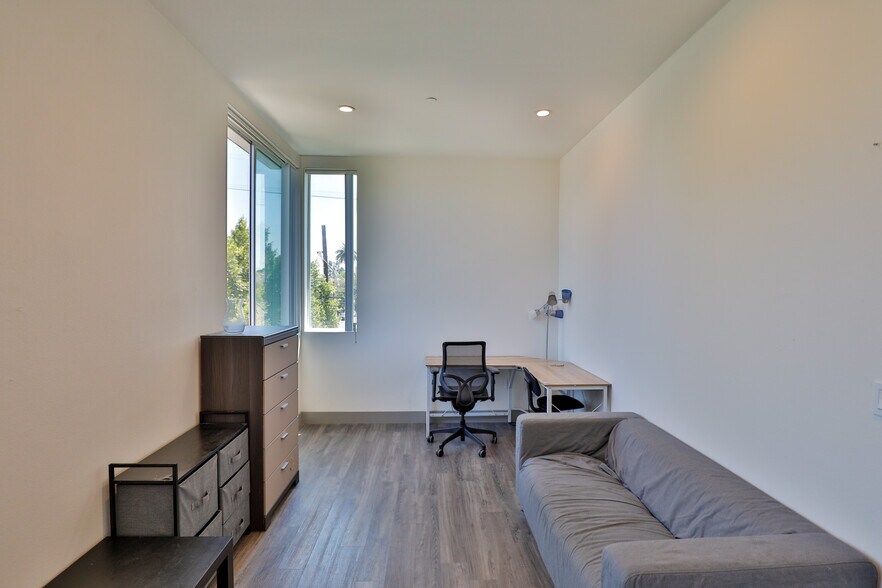 More Photos Of 1208 W 25th St, Los Angeles Multifamily For Sale