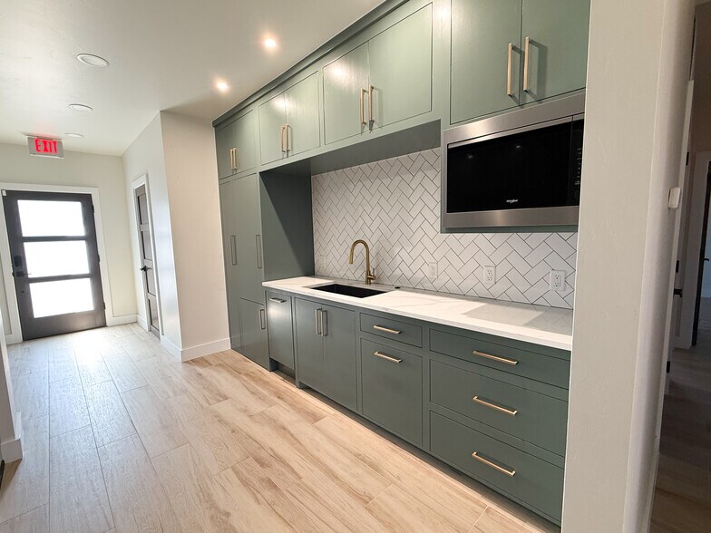 More Photos Of 1420 Linwood Blvd, Oklahoma City Office For Sale