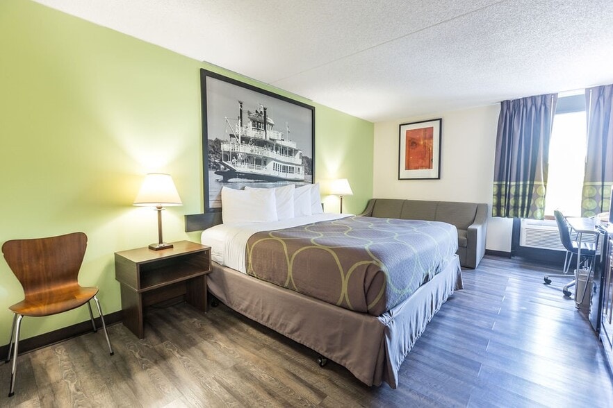 More Photos Of 2490 Green Mountain Dr, Branson Hotel For Sale