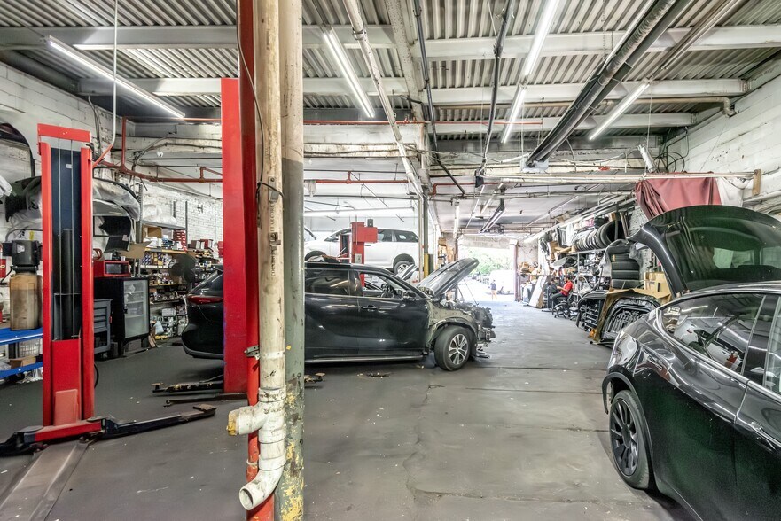 More Photos Of 616 Coney Island Ave, Brooklyn Auto Repair For Sale