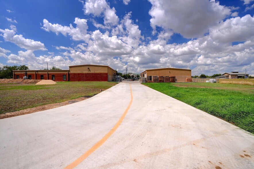 More Photos Of 1300 Universal City Blvd, Universal City Warehouse For Sale