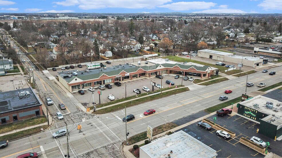 More Photos Of 1052-1072 W Huron St, Waterford Freestanding For Lease