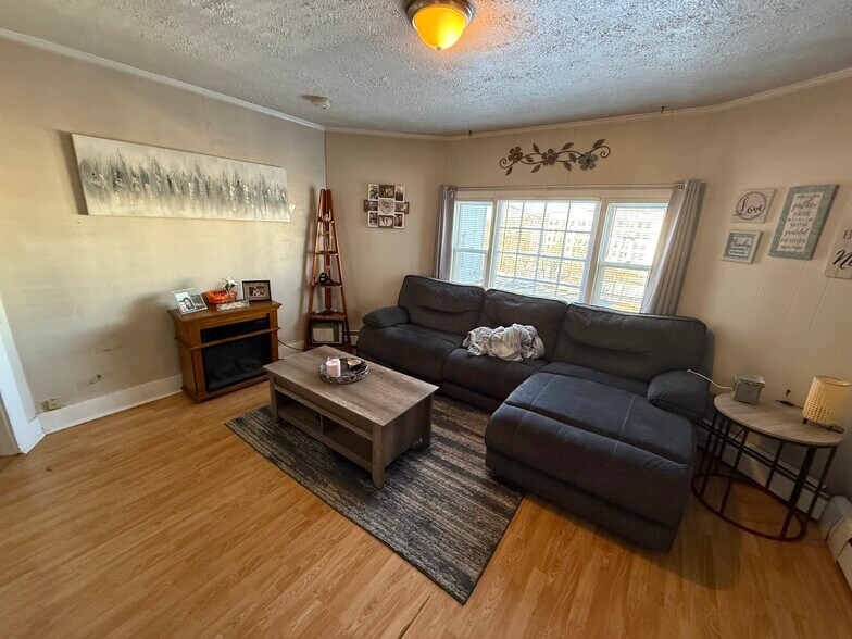 More Photos Of 113 Laurel Ave, Haverhill Apartments For Sale