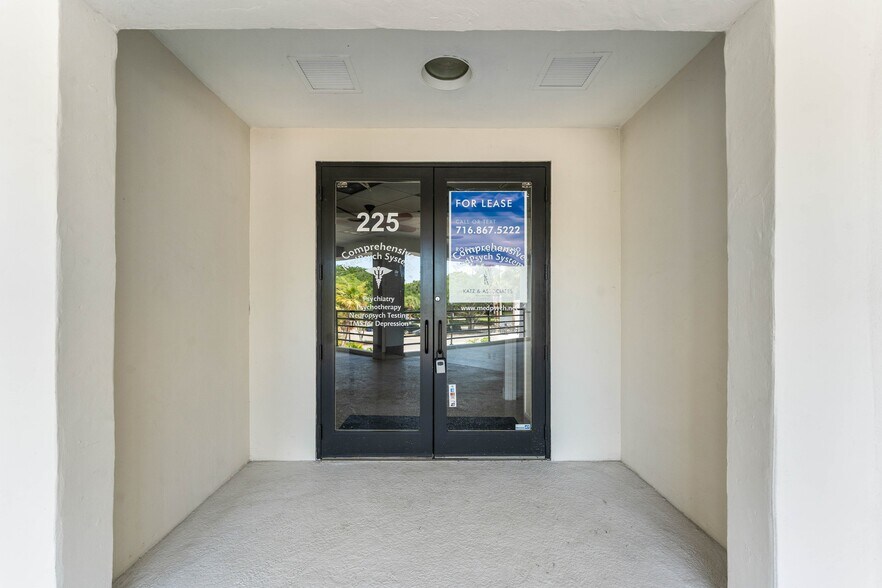 More Photos Of 7820-7860 Glades Rd, Boca Raton Office For Lease