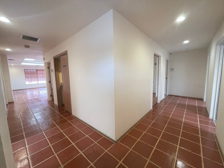 More Photos Of 1709 Girard Blvd NE, Albuquerque Medical For Lease