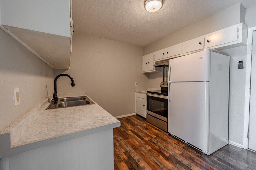 More Photos Of 732 W Alice Ave, Kingsville Apartments For Sale