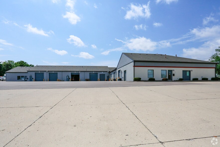 More Photos Of 221-229 S Pioneer Blvd, Springboro Light Distribution For Lease