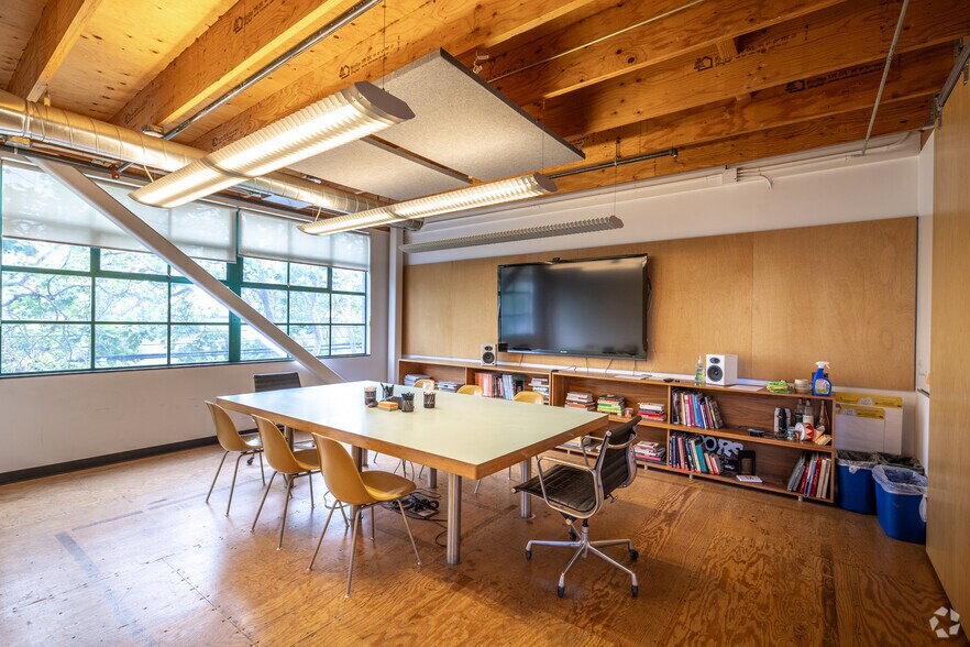 More Photos Of 550-590 2nd St, Oakland Office For Lease