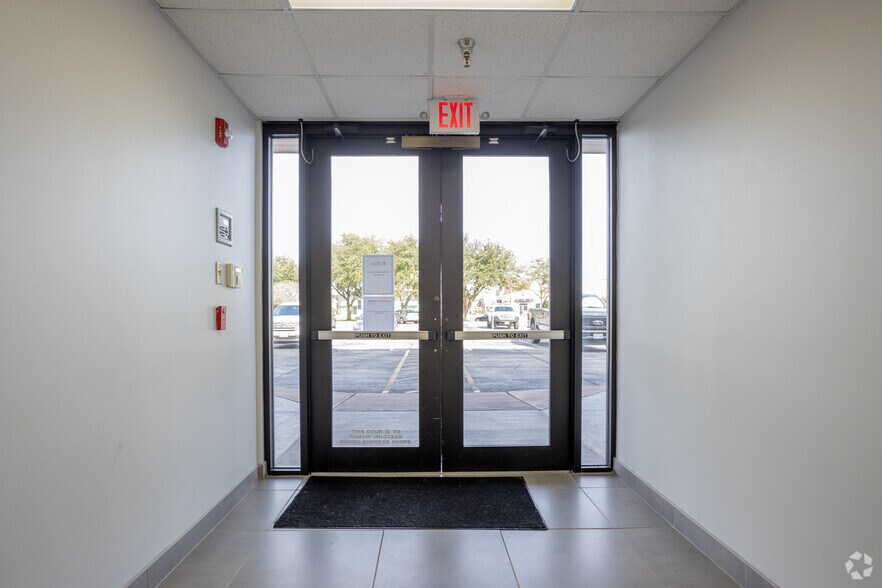 More Photos Of 4040 Red Bluff Rd, Pasadena Office For Lease