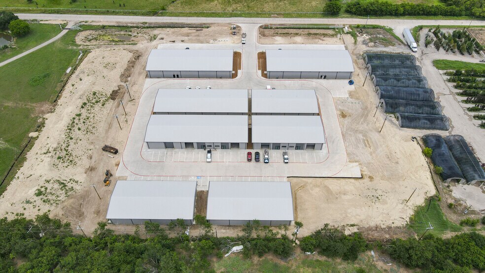 More Photos Of 6451 Silver Saddle Rd, Fort Worth Warehouse For Lease