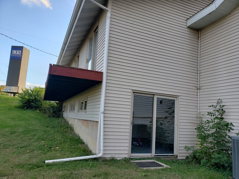 More Photos Of 2001 W Monroe St, Springfield Medical For Lease