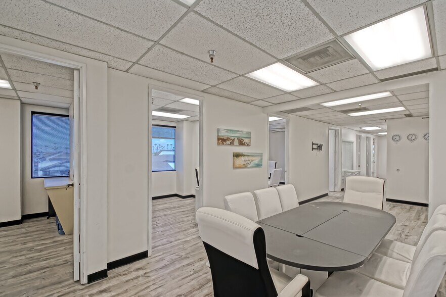 More Photos Of 18377 Beach Blvd, Huntington Beach Medical For Lease