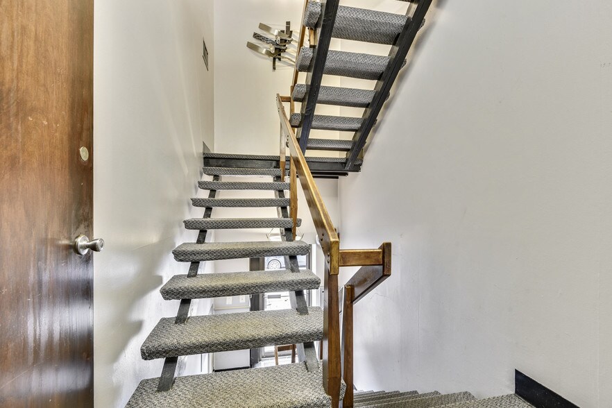 More Photos Of 2115 N Charles St, Baltimore Office Residential For Lease