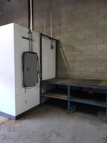 More Photos Of 9901 San Fernando Rd, Pacoima Warehouse For Lease