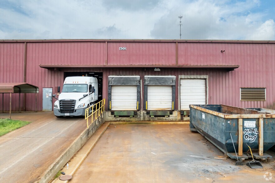 More Photos Of 400 E Industrial Park Rd, Holly Springs Manufacturing For Lease