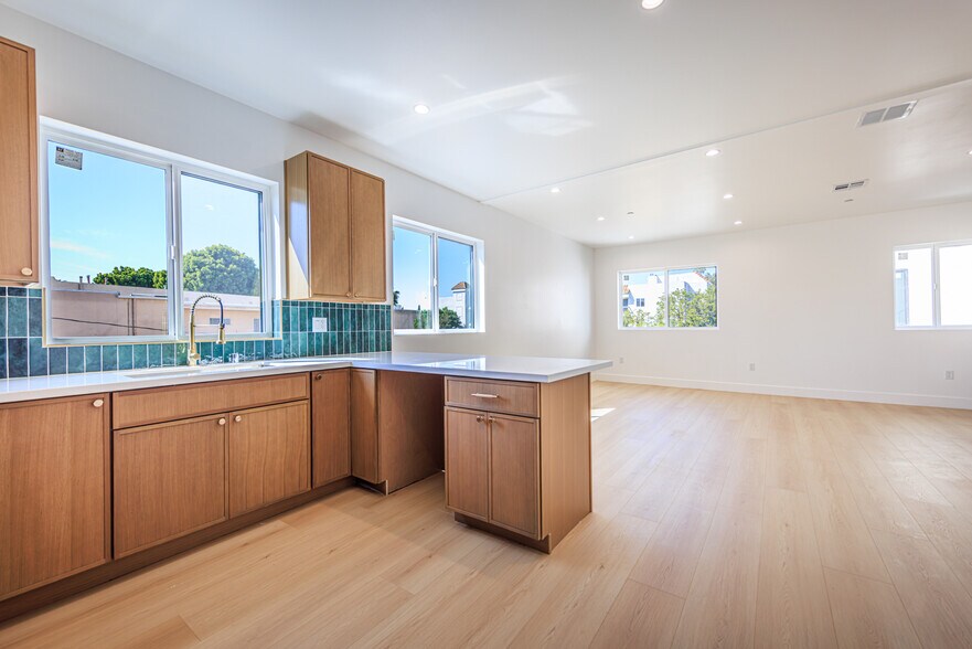 More Photos Of 2424 S West View St, Los Angeles Apartments For Sale
