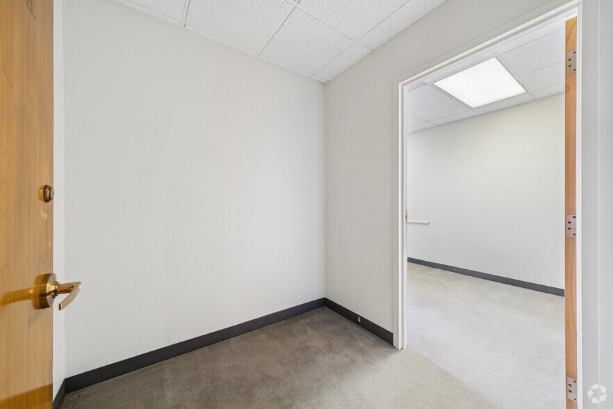 More Photos Of 111 N Wabash Ave, Chicago Office For Sale
