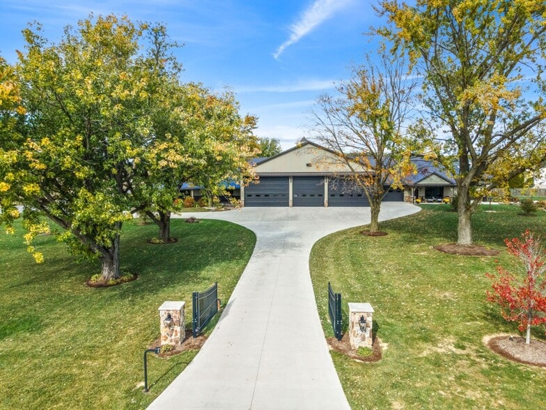 More Photos Of 15306 Covington Rd, Fort Wayne Flex For Sale