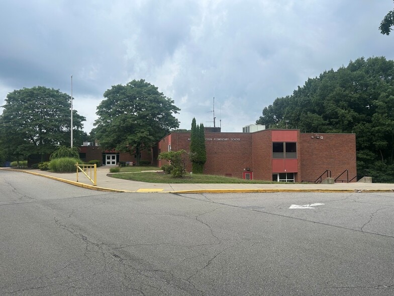 Primary Photo Of 1524 Hamilton Rd, Pittsburgh Schools For Sale