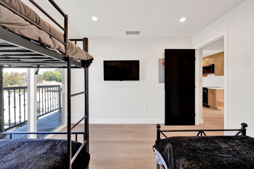 More Photos Of 7410 Denny Ave, Sun Valley Healthcare For Sale