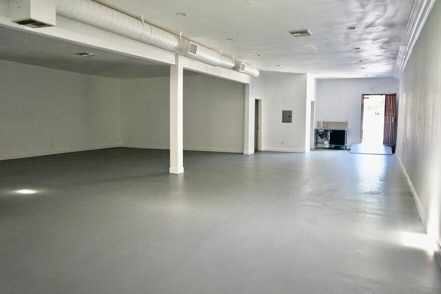 More Photos Of 10623 Burbank Blvd, North Hollywood Loft Creative Space For Sale