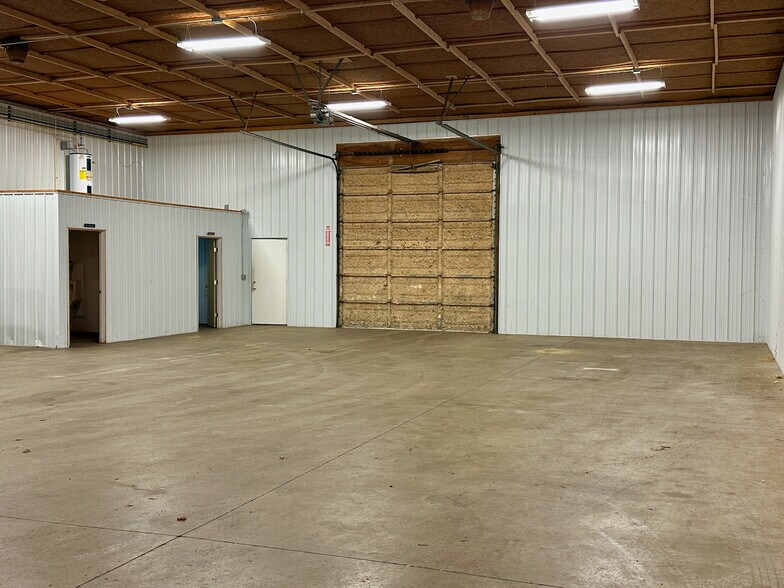 More Photos Of 7865 E Main Rd, Le Roy Warehouse For Lease