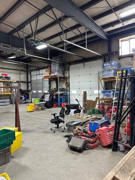 More Photos Of 198 Londonderry Tpke, Hooksett Light Distribution For Lease