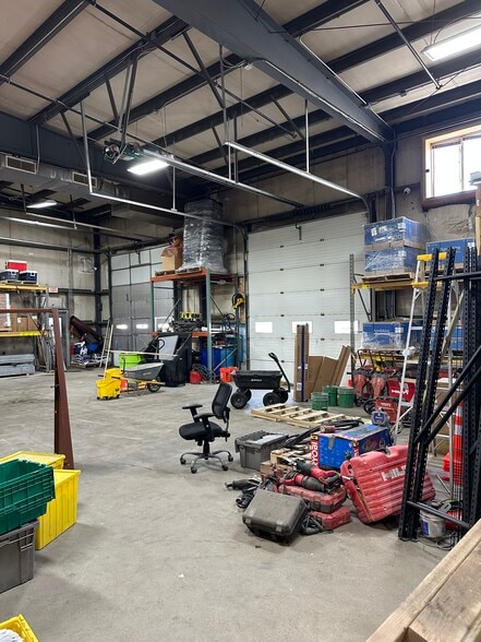 More Photos Of 198 Londonderry Tpke, Hooksett Light Distribution For Sale