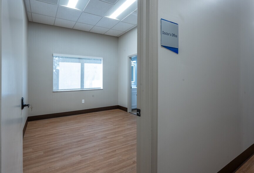 More Photos Of 3795 Boynton Beach Blvd, Boynton Beach Medical For Lease
