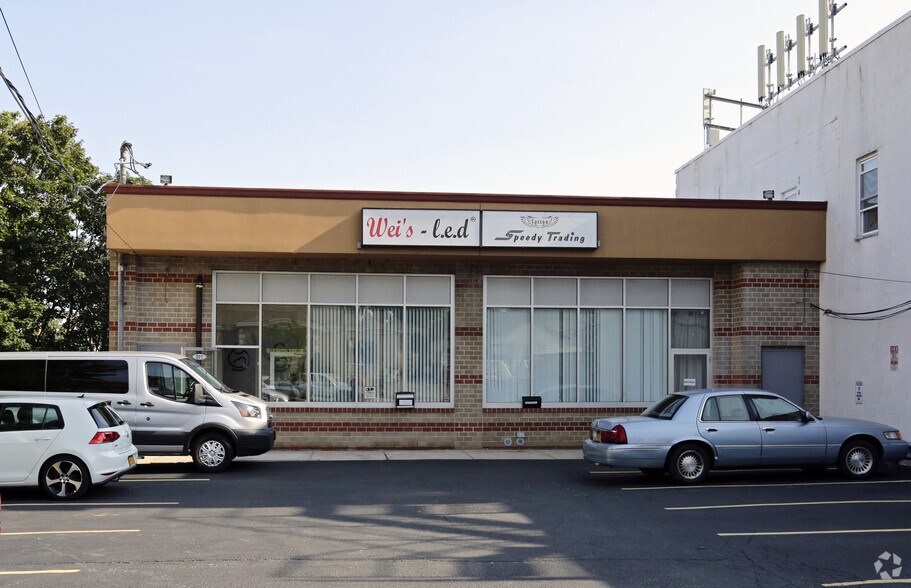 Primary Photo Of 110 Mcclean Ave, Staten Island Office For Lease