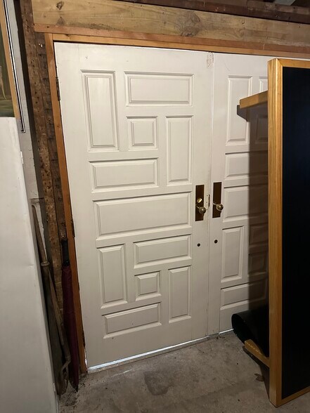 More Photos Of 9 N Main St, Bangor Light Distribution For Sale