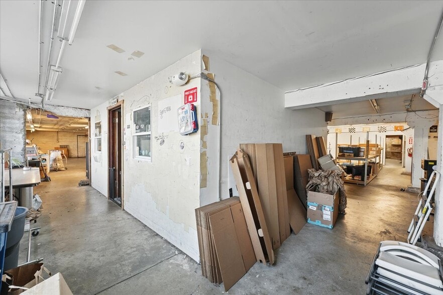 More Photos Of 2975 NE Sandy Blvd, Portland Storefront For Sale