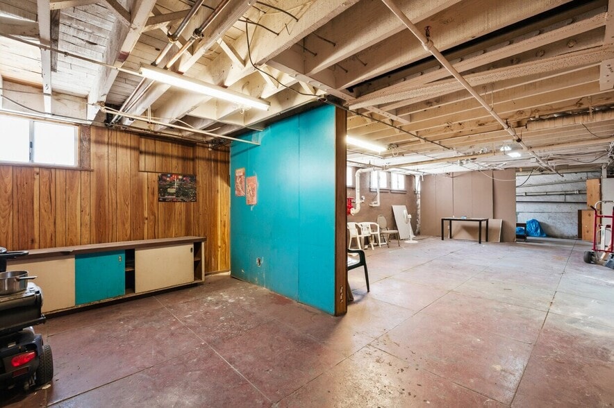 More Photos Of 709 S Centre St, San Pedro Storefront Retail Residential For Sale
