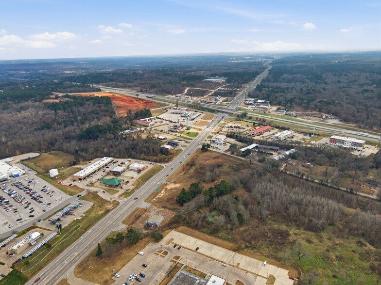 More Photos Of 3207 S Main St, Lindale Land For Lease