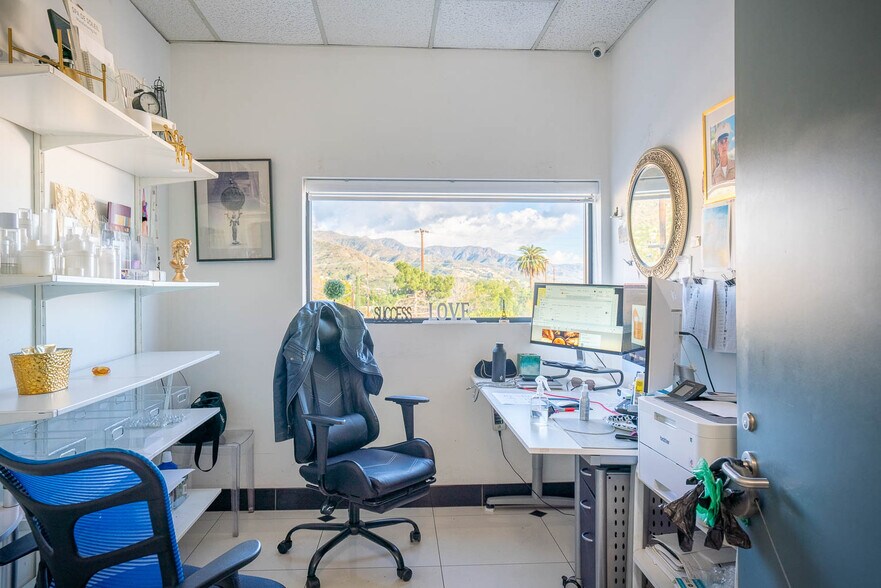 More Photos Of 10443 Arminta St, Sun Valley Warehouse For Sale