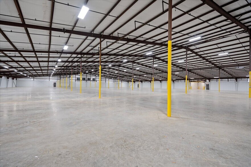 More Photos Of 223 W Pearl St, Lamar Industrial For Sale