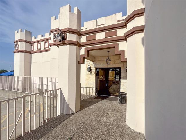 More Photos Of 819 Los Presidentes Ave, Laredo Storefront Retail Office For Sale