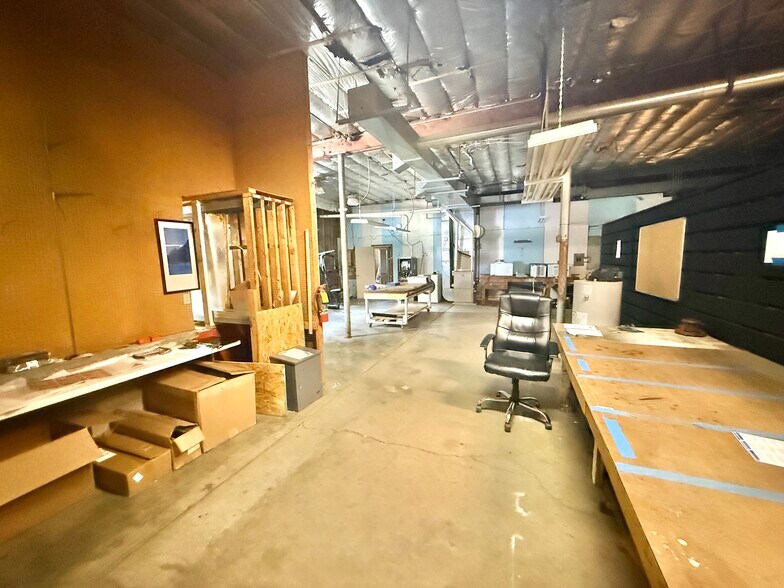 More Photos Of 707 N Lumber St, Bloomington Industrial For Sale