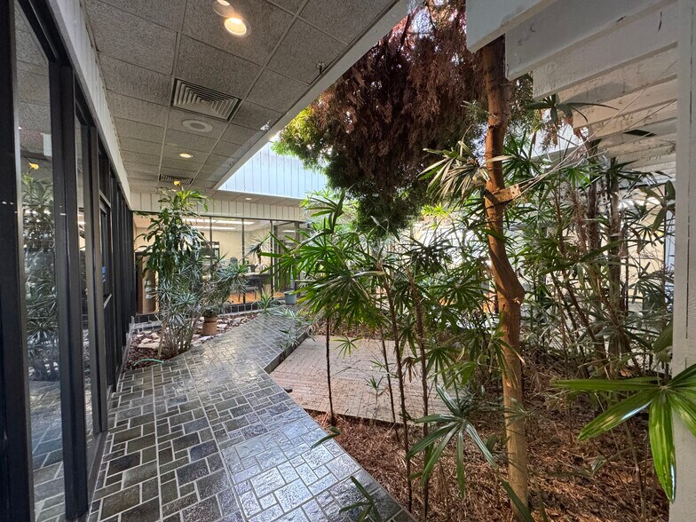 More Photos Of 2300 Michigan St, Hammond Warehouse For Lease