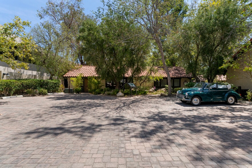 More Photos Of 23501 Park Sorrento, Calabasas Loft Creative Space For Sale