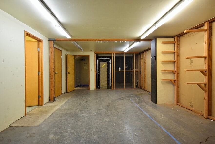 More Photos Of 55 SE Main St, Portland Warehouse For Lease