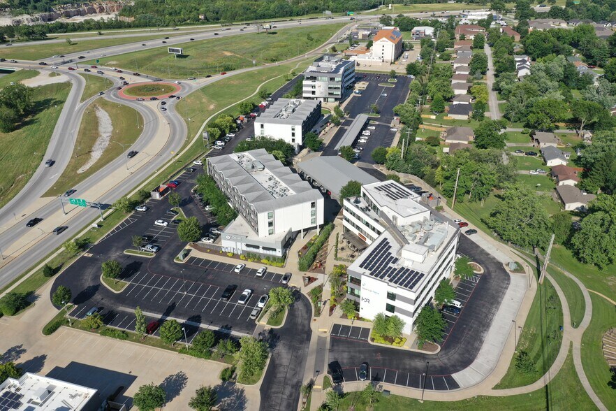 More Photos Of 2144 E Republic Rd, Springfield Business Park For Lease