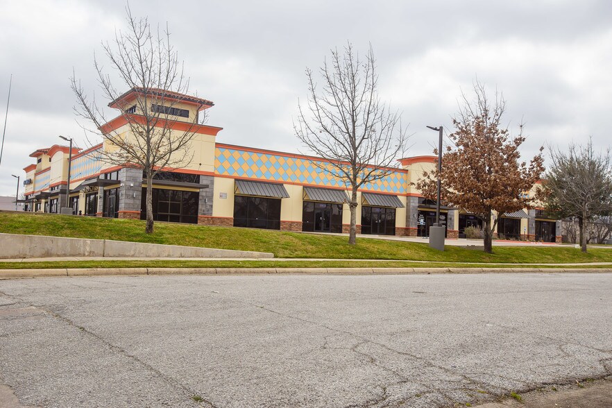 More Photos Of 513 W Jefferson St, Grand Prairie Unknown For Lease